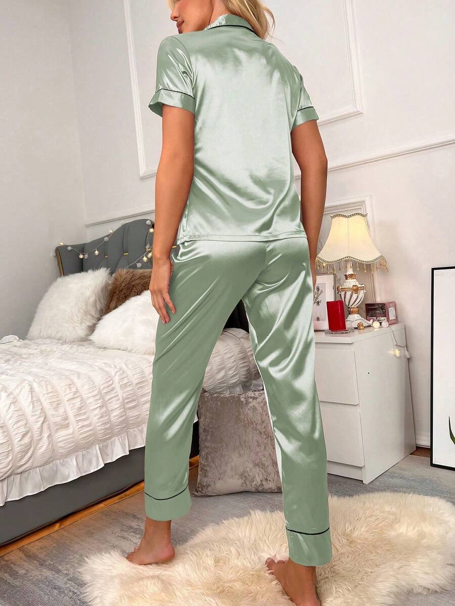 Two-Pieces Set Of Short-Sleeved Top And Long Pants Pajamas With Silk-Like Texture And Embroidered Hearts Two-Pieces Set Of Short-Sleeved Top And Long Pants Pajamas With Silk-Like Texture And Embroidered Hearts